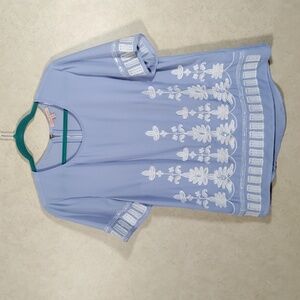 2/$10 05180 Gibson Latimer periwinkle blue S/S blouse white embroidery M